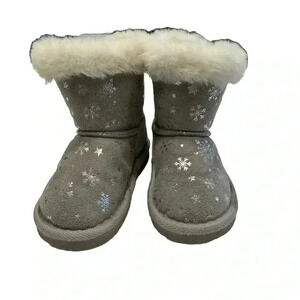 Frozen gray & white w/ snow flakes & rhinestones girls boots size 6 NWOT